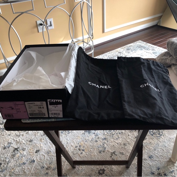 Authentic Chanel flats. Very good condition. Comes with original box . Size 39.5 - Picture 3 of 3